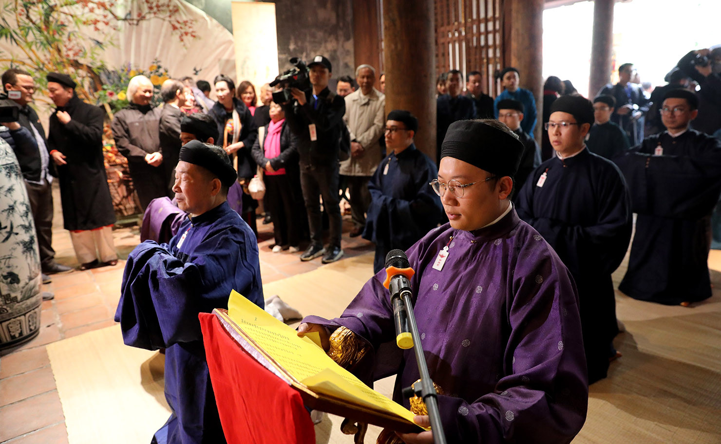宣读祭城隍文。 宣读祭城隍文。