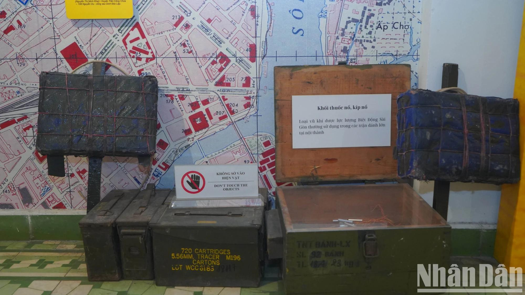 西贡特工部队曾使用的一些特殊武器。 西贡特工部队曾使用的一些特殊武器。