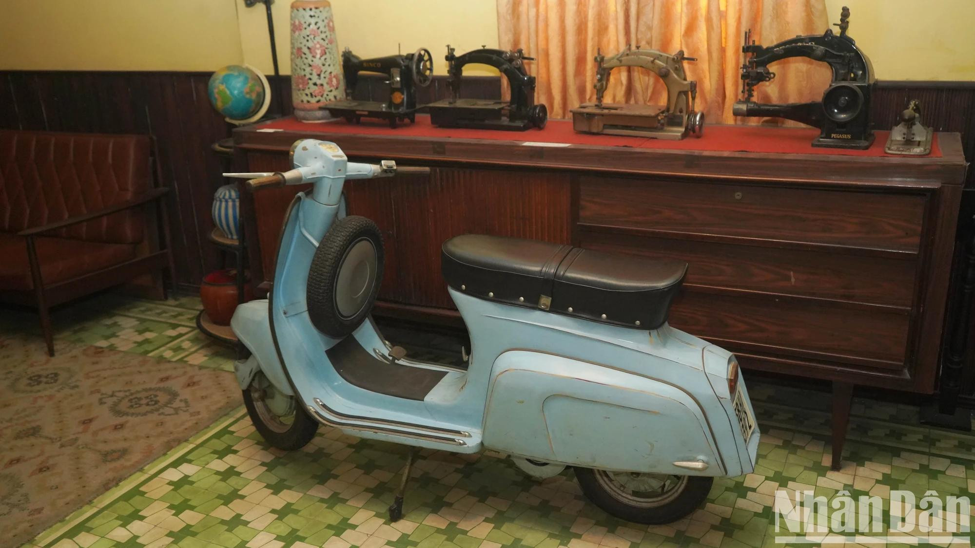 一间小屋还原了特工战士简朴的日常生活场景。 一间小屋还原了特工战士简朴的日常生活场景。