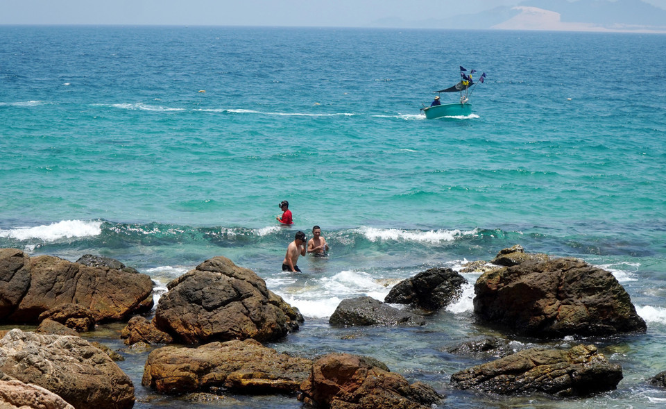 探索平定省龙鳞角：原始奇幻的自然魅力吸引游客纷至沓来 ảnh 2