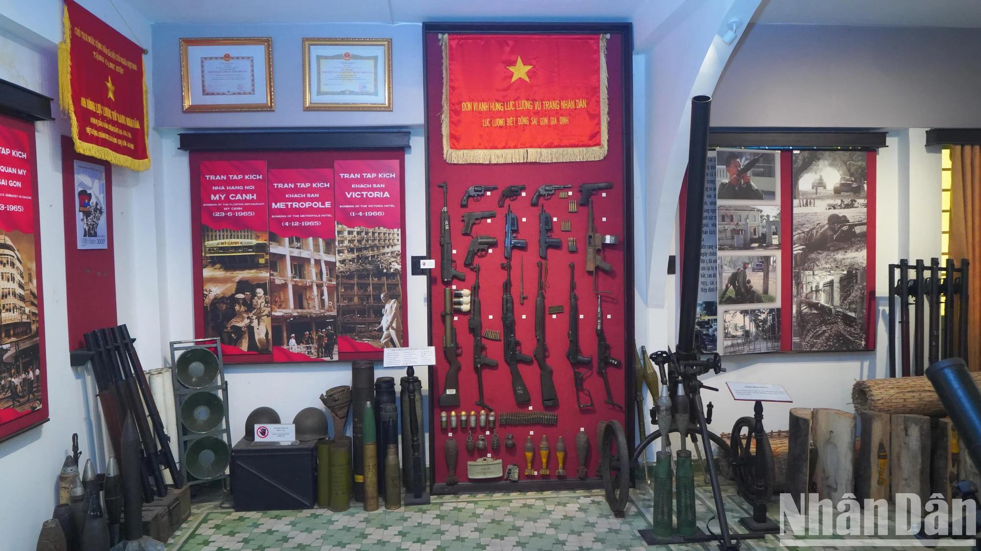 每一件展品都是一个故事,每一个故事都与西贡特工战士的身影紧密相连,见证着他们昔日的英勇战功。 每一件展品都是一个故事,每一个故事都与西贡特工战士的身影紧密相连,见证着他们昔日的英勇战功。