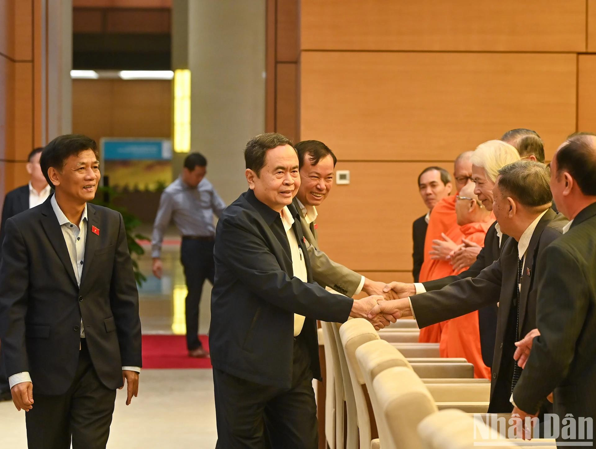 国会主席陈青敏会见朔庄省国会代表团。