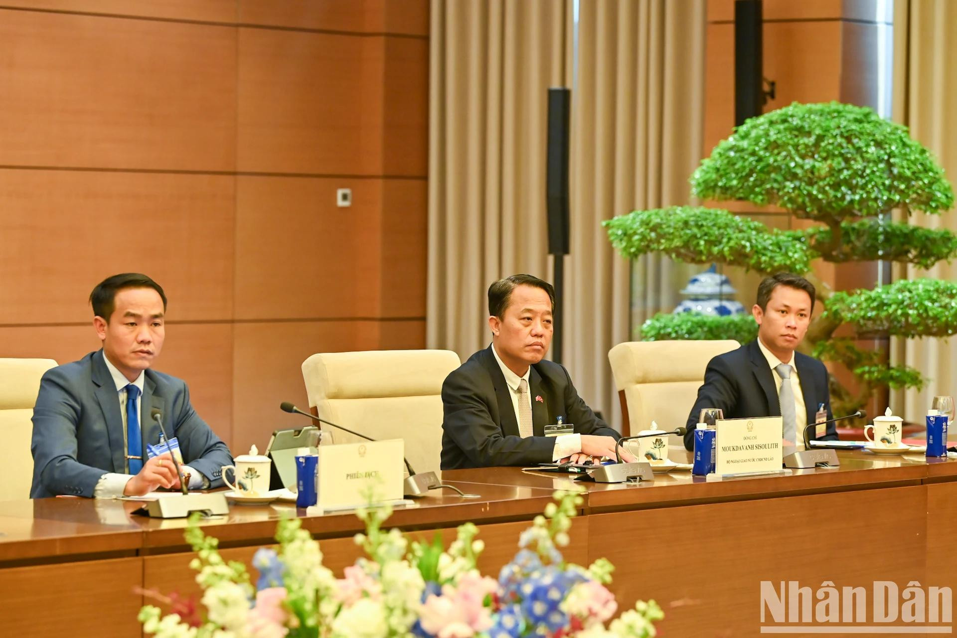 与会老方代表。