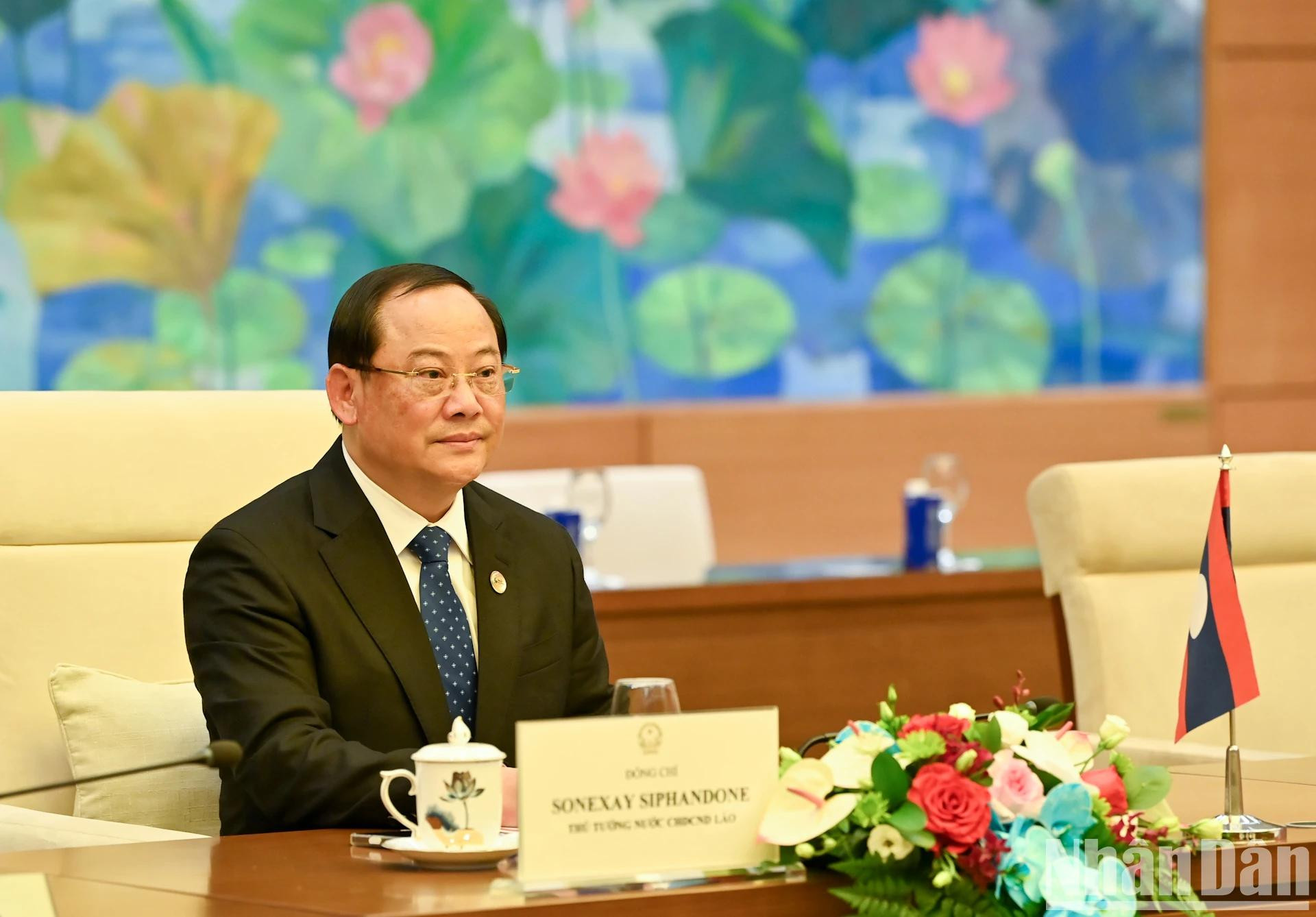 老挝政府总理宋赛·西潘敦发表讲话。