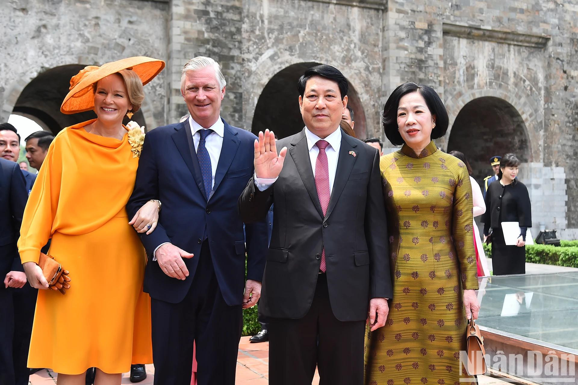 越南国家主席梁强与夫人和比利时国王菲利普及王后参观升龙皇城。 越南国家主席梁强与夫人和比利时国王菲利普及王后参观升龙皇城。