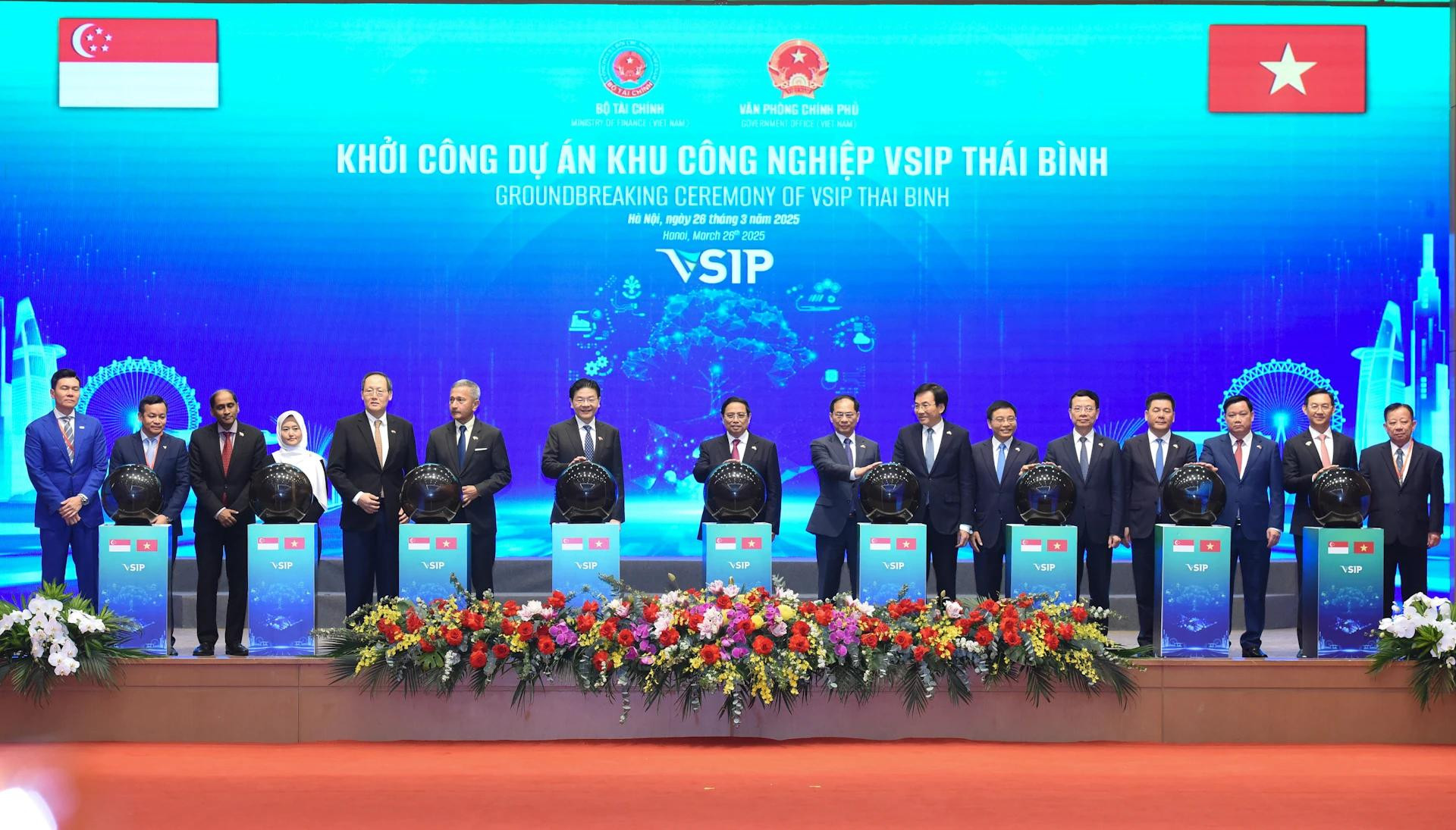 范明正总理与新加坡总理黄循财共同启动 VSIP 工业区奠基仪式。