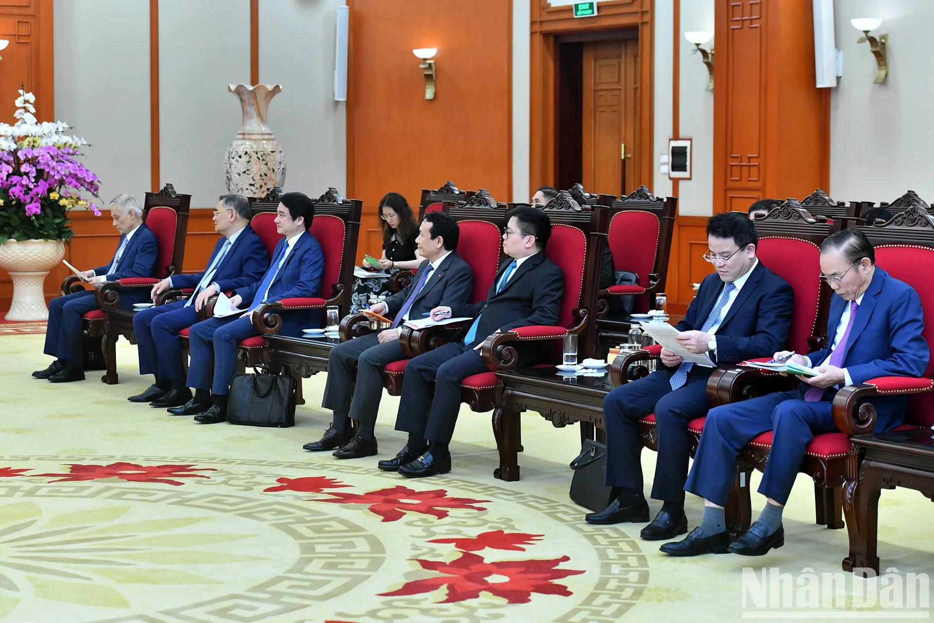 出席会见的越方代表团成员。