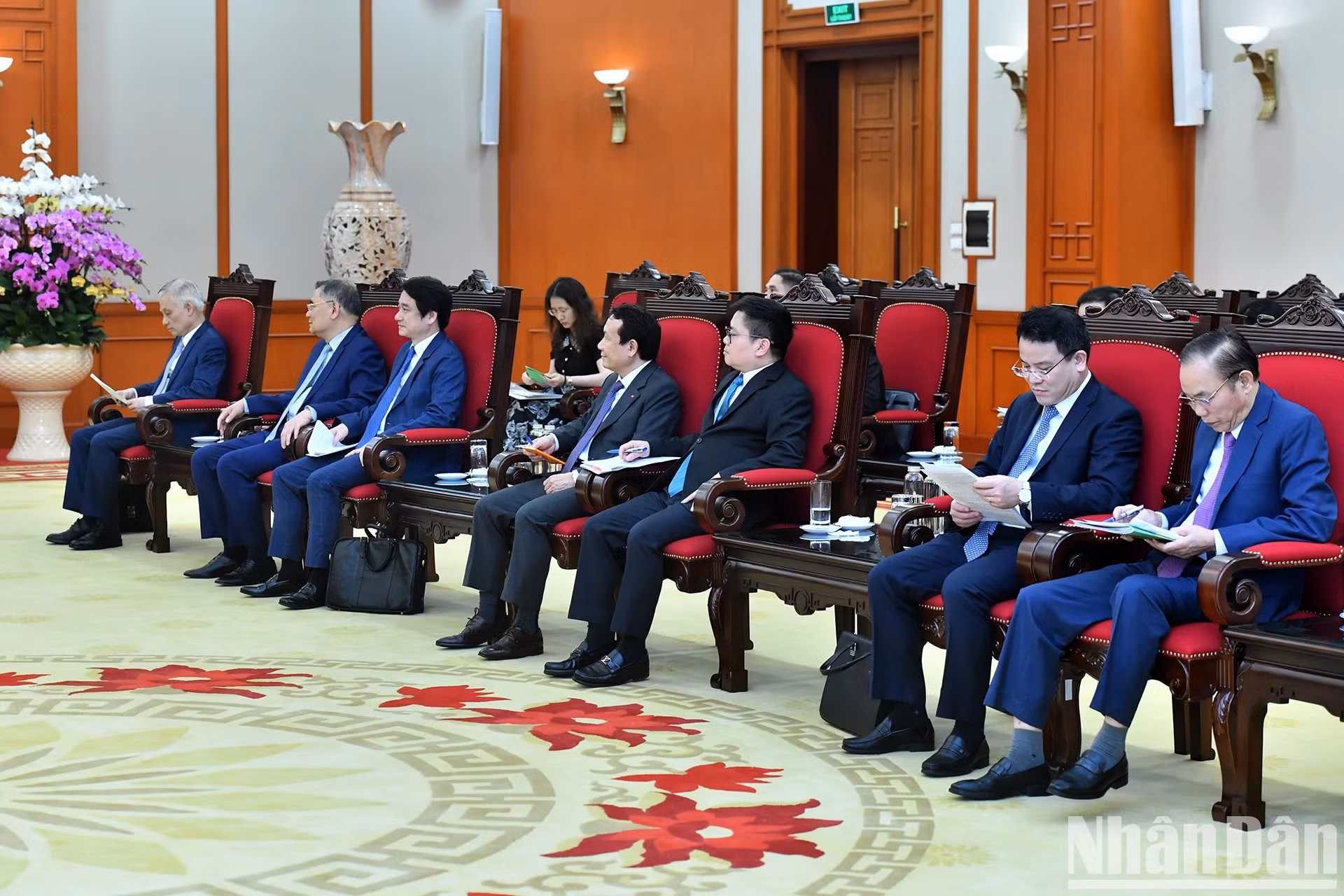 出席会见的越方代表团成员。