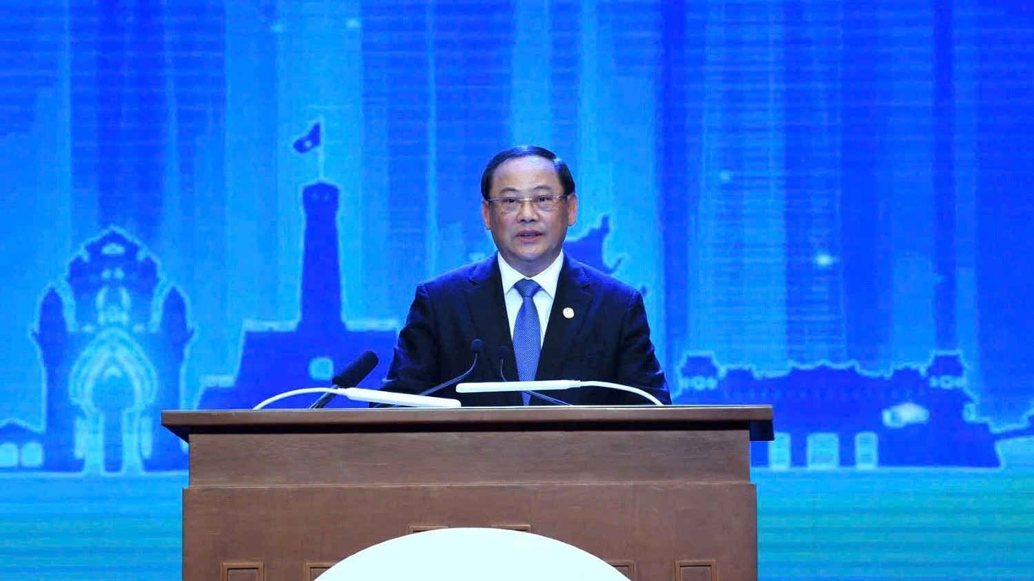 老挝政府总理宋赛·西潘敦在开幕式上发表讲话。