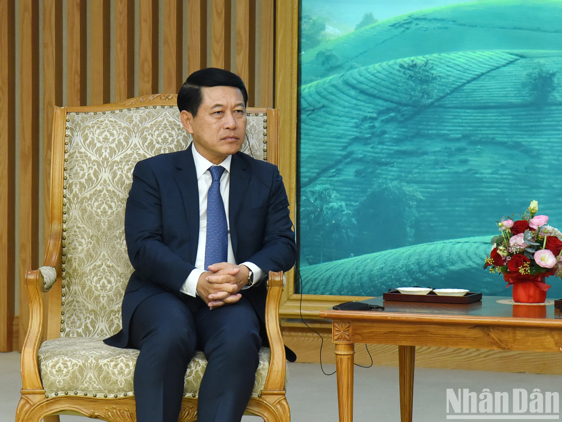 老挝政府副总理兼外交部长沙伦塞·贡马西在会见时发表讲话。（陈海 摄）