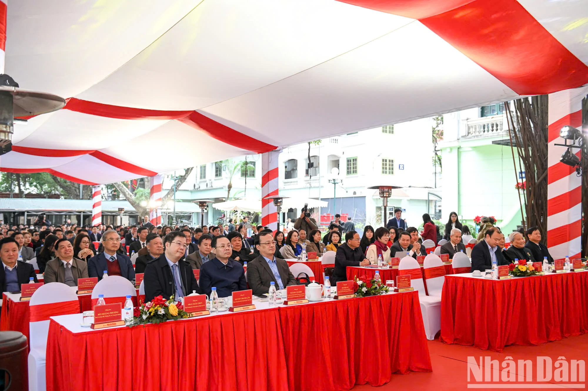 与会代表。 与会代表。