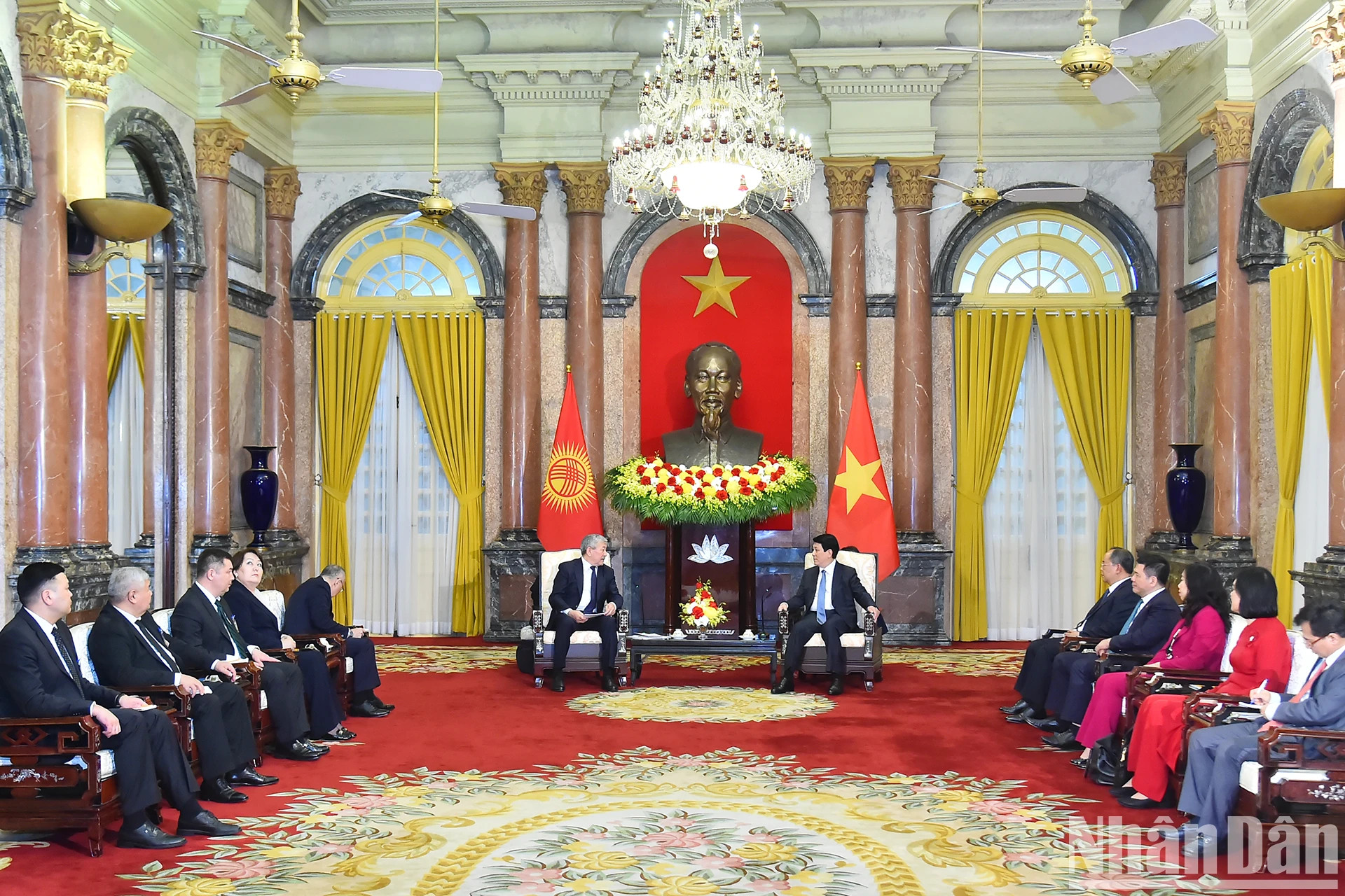 会见场景。 会见场景。