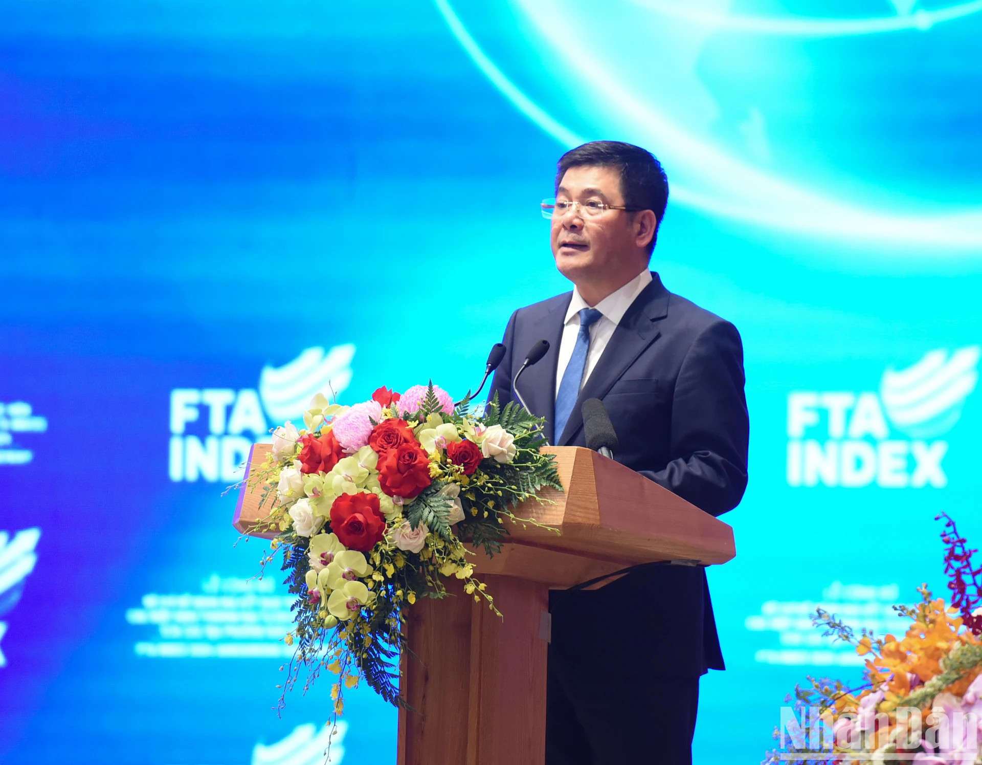 工贸部部长阮鸿延在仪式上发表讲话。