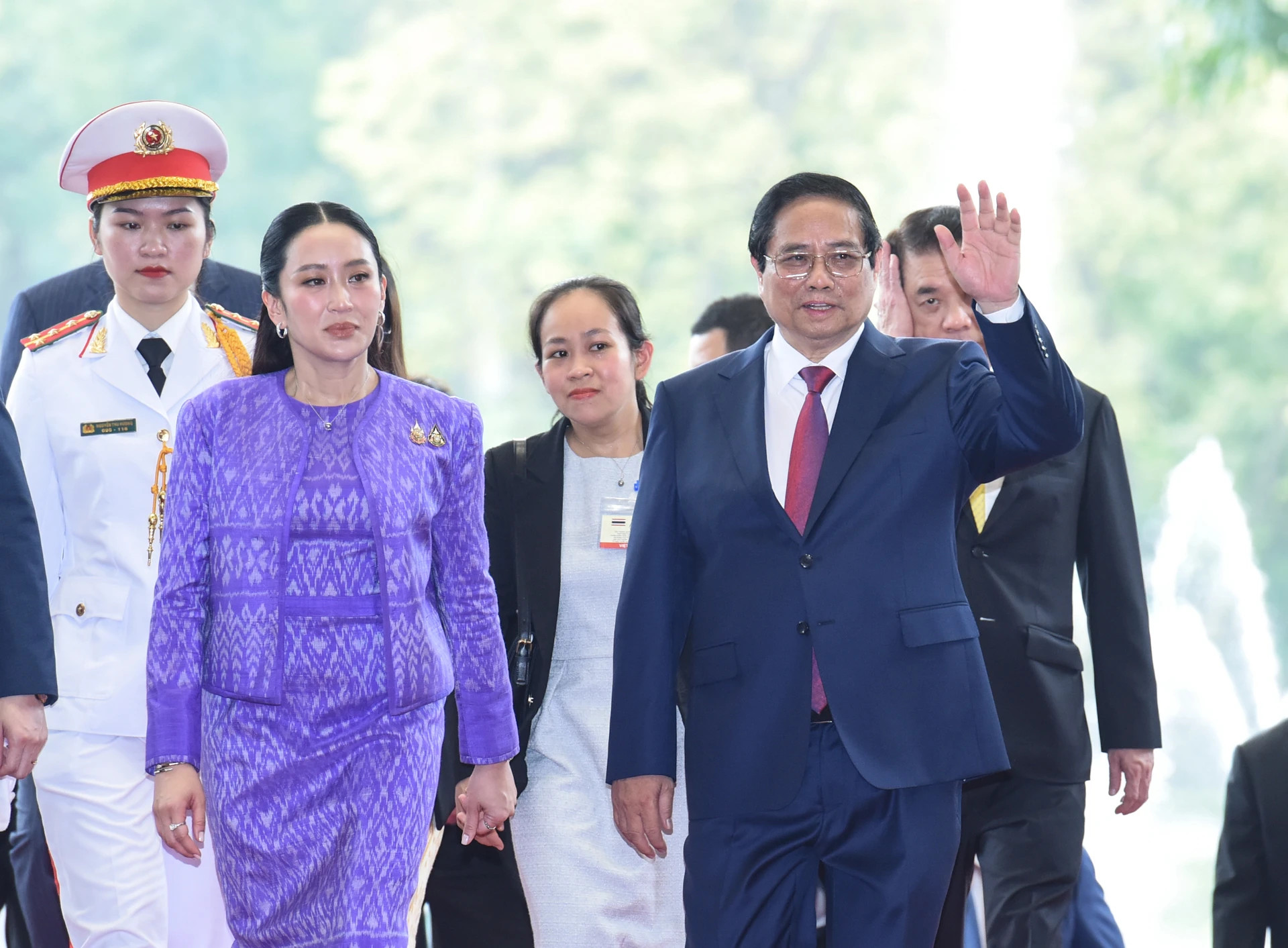 越南政府总理范明正和泰国总理佩通坦·西那瓦。