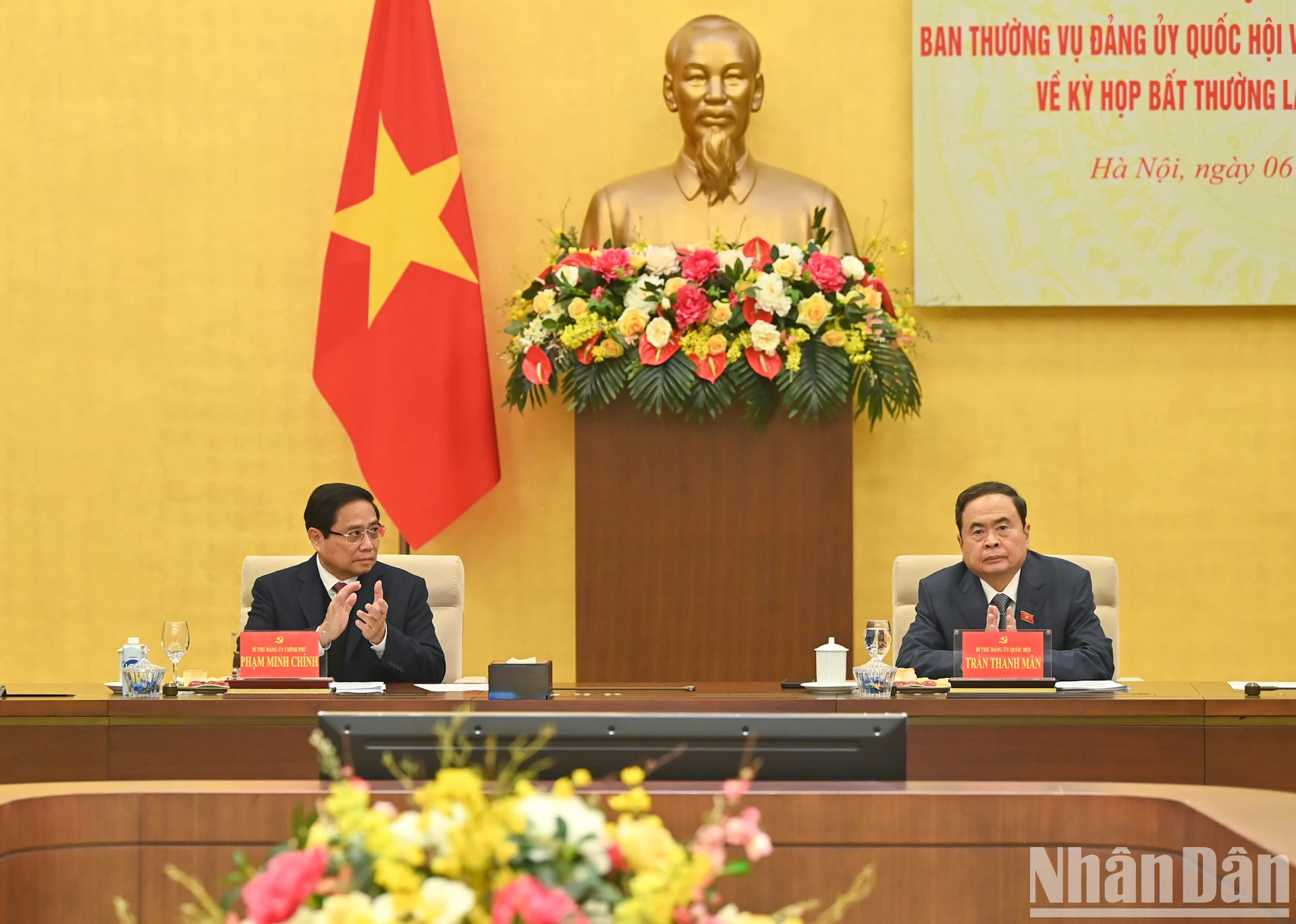 国会党委书记、国会主席陈青敏和政府党委书记、政府总理范明正主持会议。 国会党委书记、国会主席陈青敏和政府党委书记、政府总理范明正主持会议。