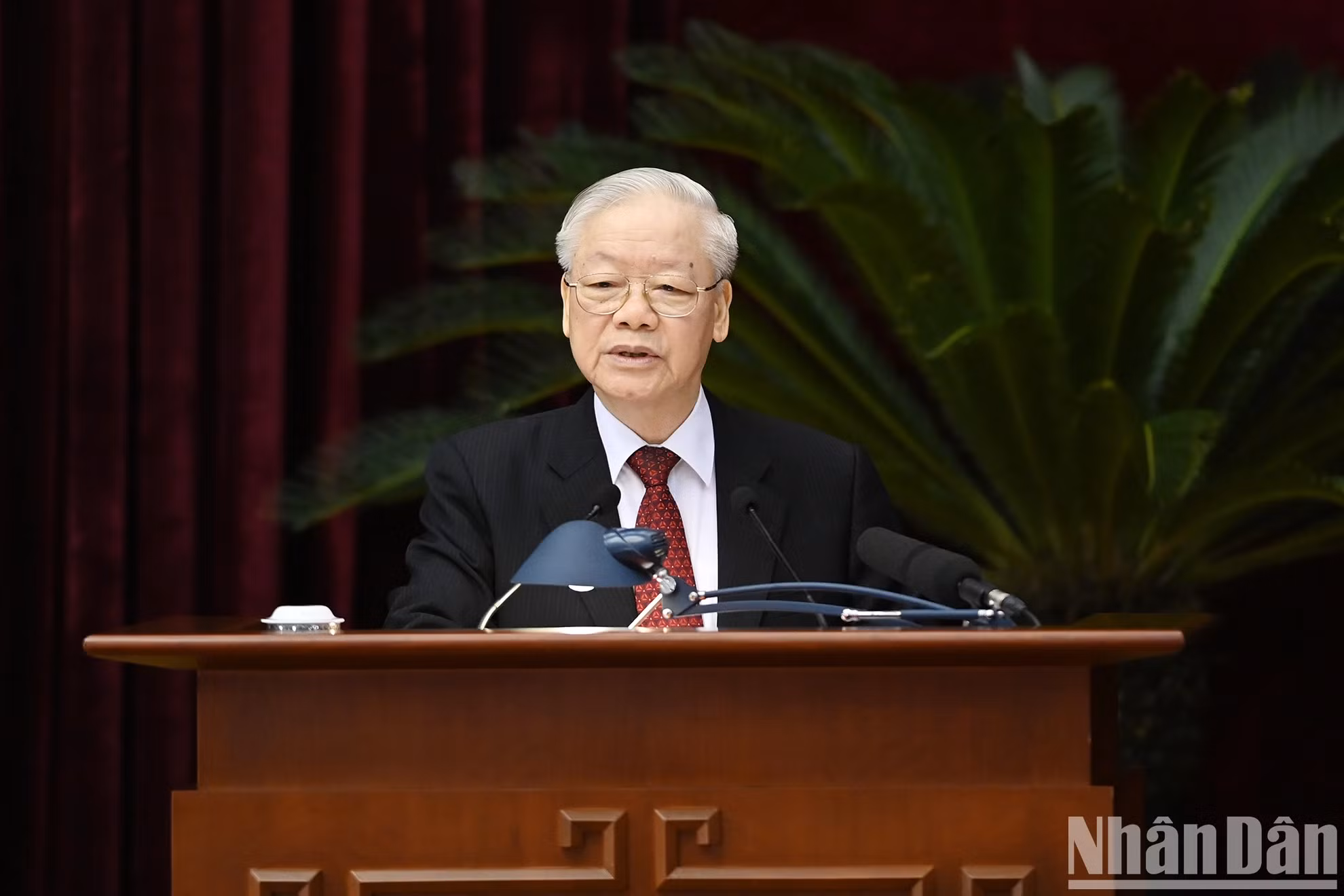 越共中央总书记阮富仲主持开幕式并致开幕辞。（登科 摄）