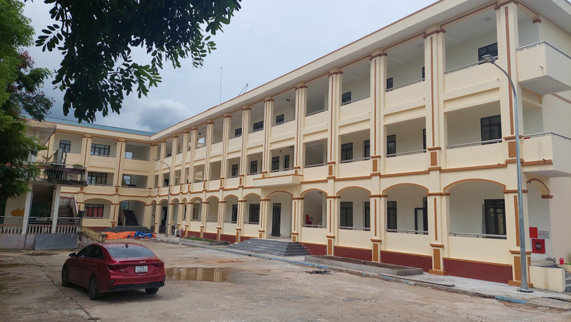 芒街市海安初中学校校办、教室项目已完成。