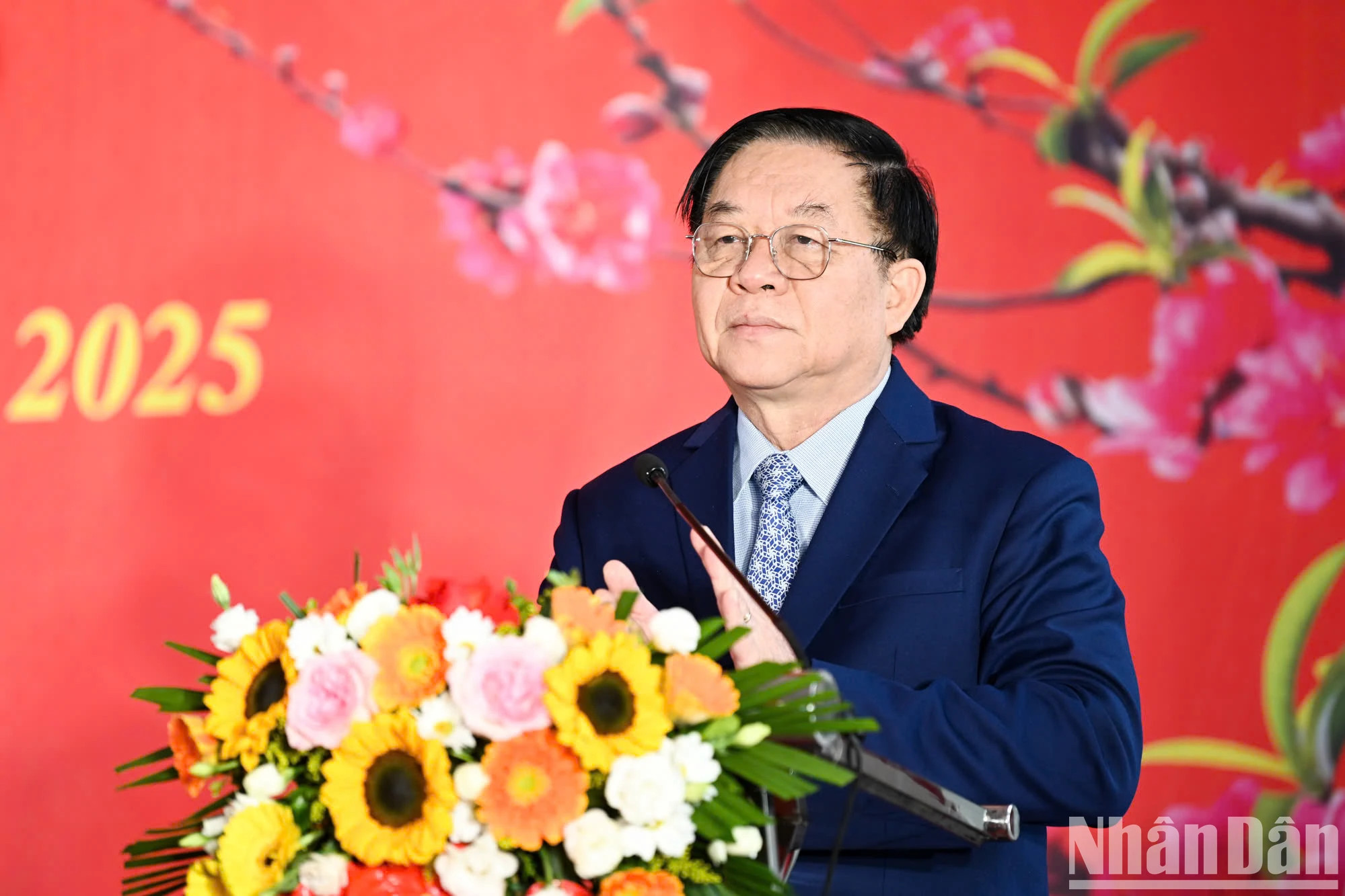 越共中央政治局委员、中央书记处书记、中央宣教与民运部部长阮重义在会上发表指导性讲话。 越共中央政治局委员、中央书记处书记、中央宣教与民运部部长阮重义在会上发表指导性讲话。