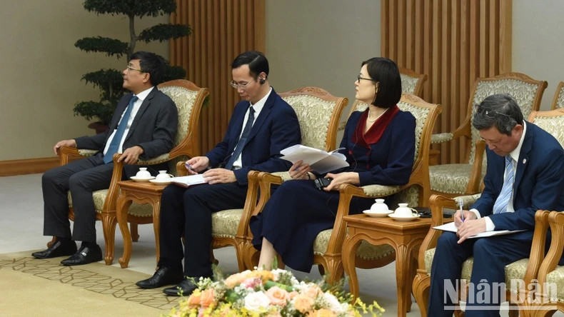 越方代表团成员。 越方代表团成员。