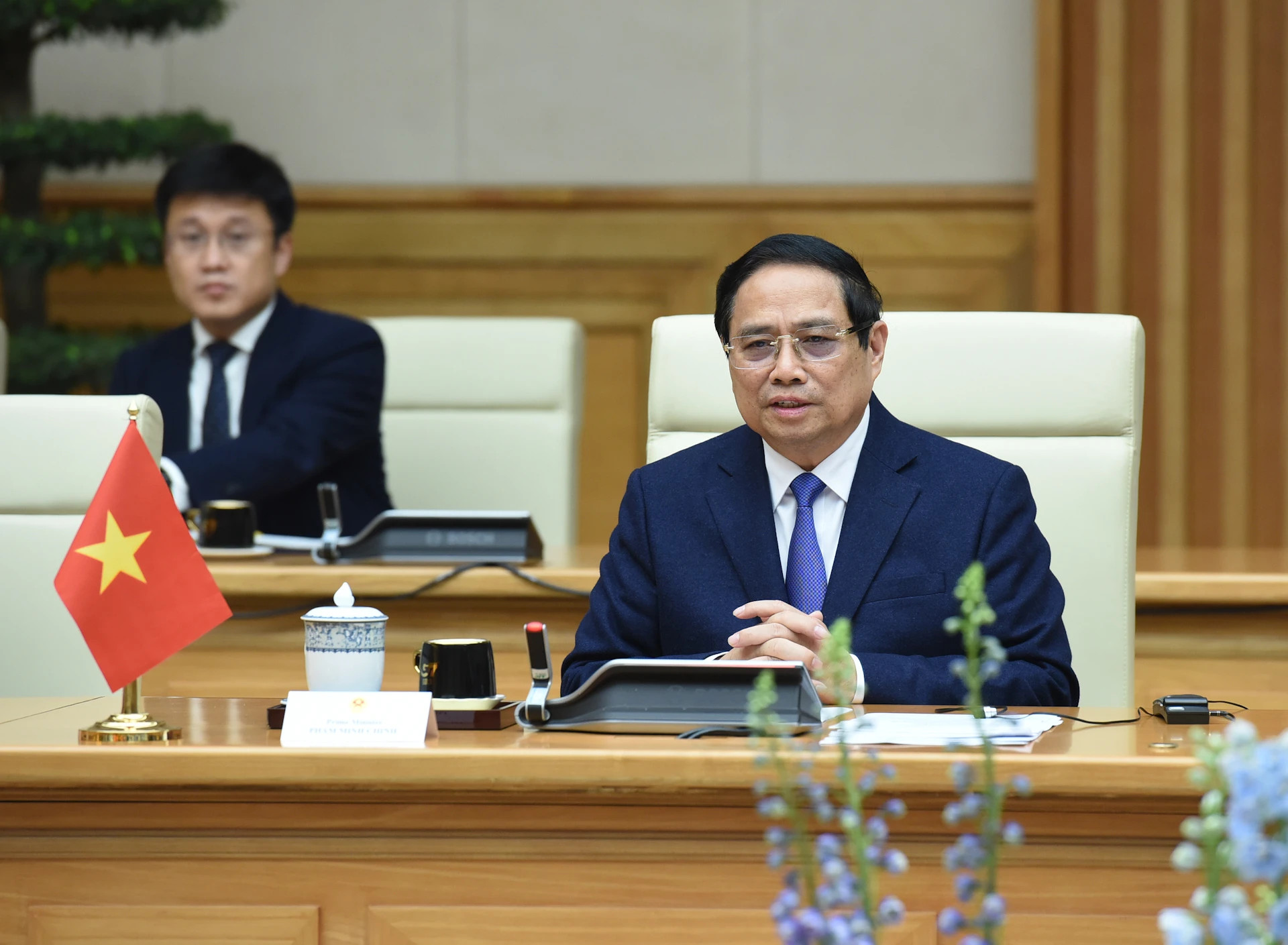 范明正总理在会见时发表讲话。