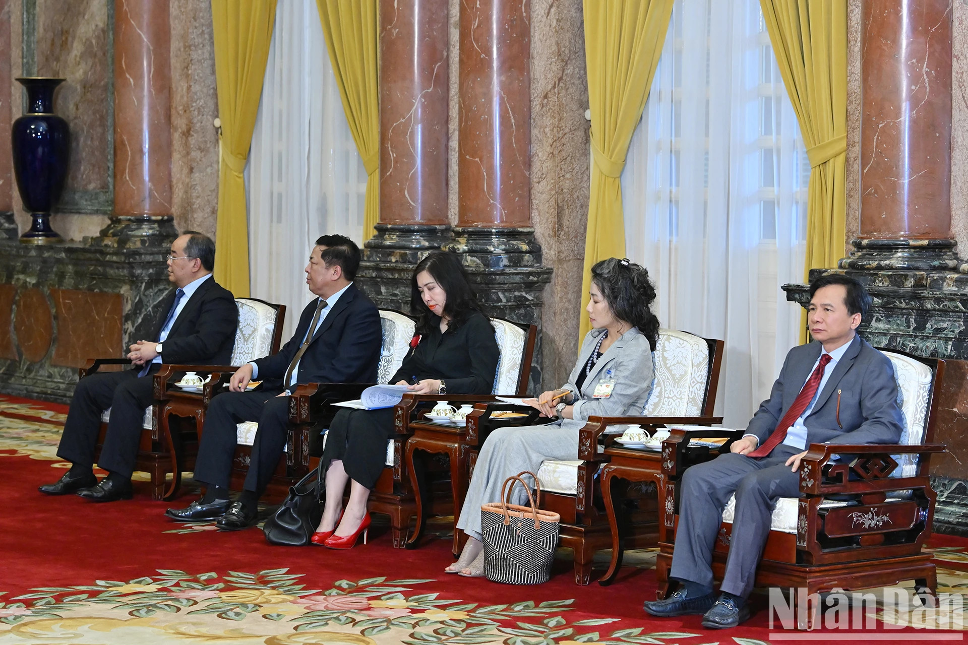 出席会见的越方代表团成员。