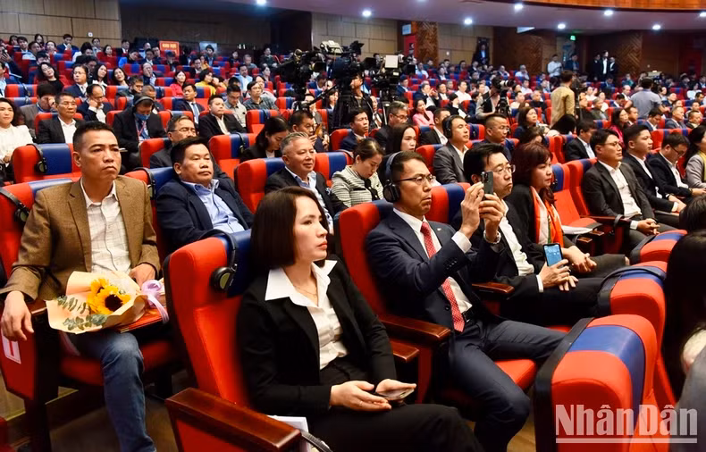 与会代表。 与会代表。