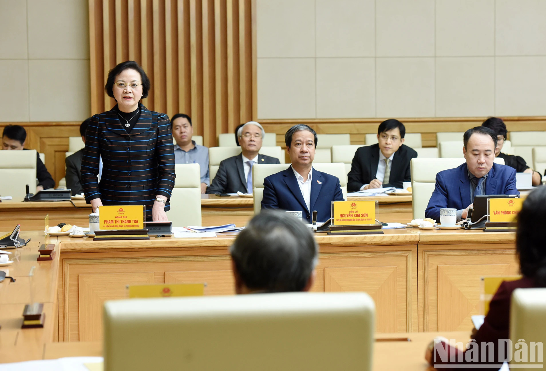 内务部部长范氏青茶在会上发表讲话。 内务部部长范氏青茶在会上发表讲话。