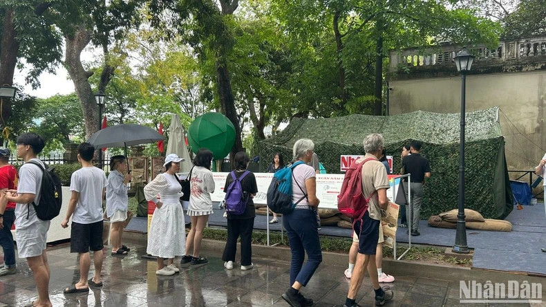纪念南方解放、国家统一50周年的互动体验展于4月23日至5月4日举行。 纪念南方解放、国家统一50周年的互动体验展于4月23日至5月4日举行。