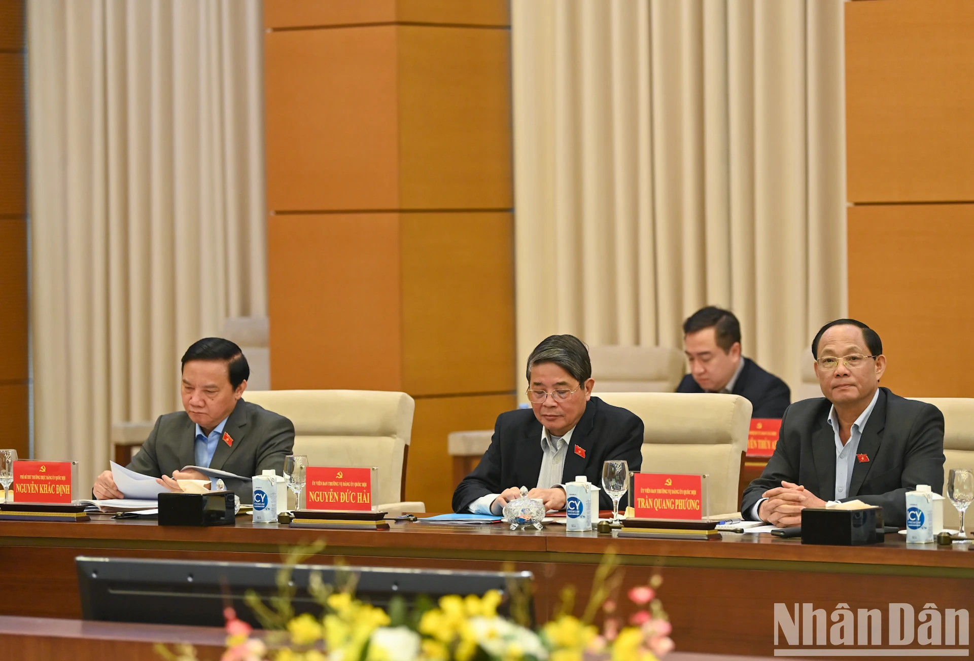 国会党委常务副书记、国会副主席阮克定和国会党委常委会委员、国会副主席等代表与会。 国会党委常务副书记、国会副主席阮克定和国会党委常委会委员、国会副主席等代表与会。