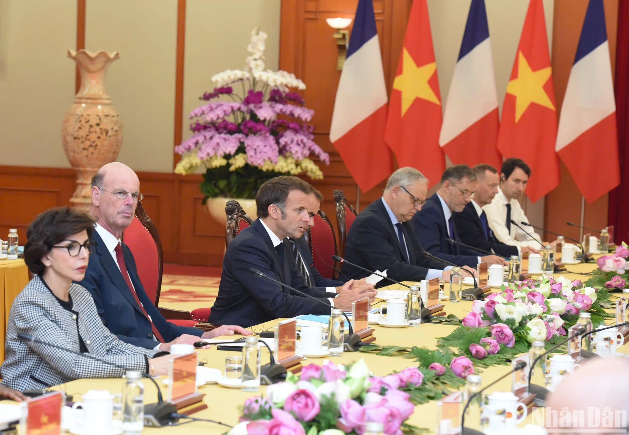 陪同法国总统埃马纽埃尔·马克龙出席会见的法方代表团成员。 陪同法国总统埃马纽埃尔·马克龙出席会见的法方代表团成员。