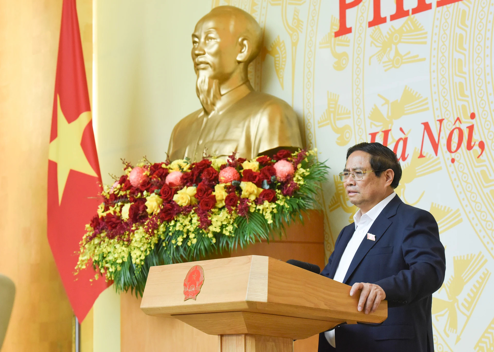 范明正总理在全国危旧房清零行动中央指导委员会上致开幕词。