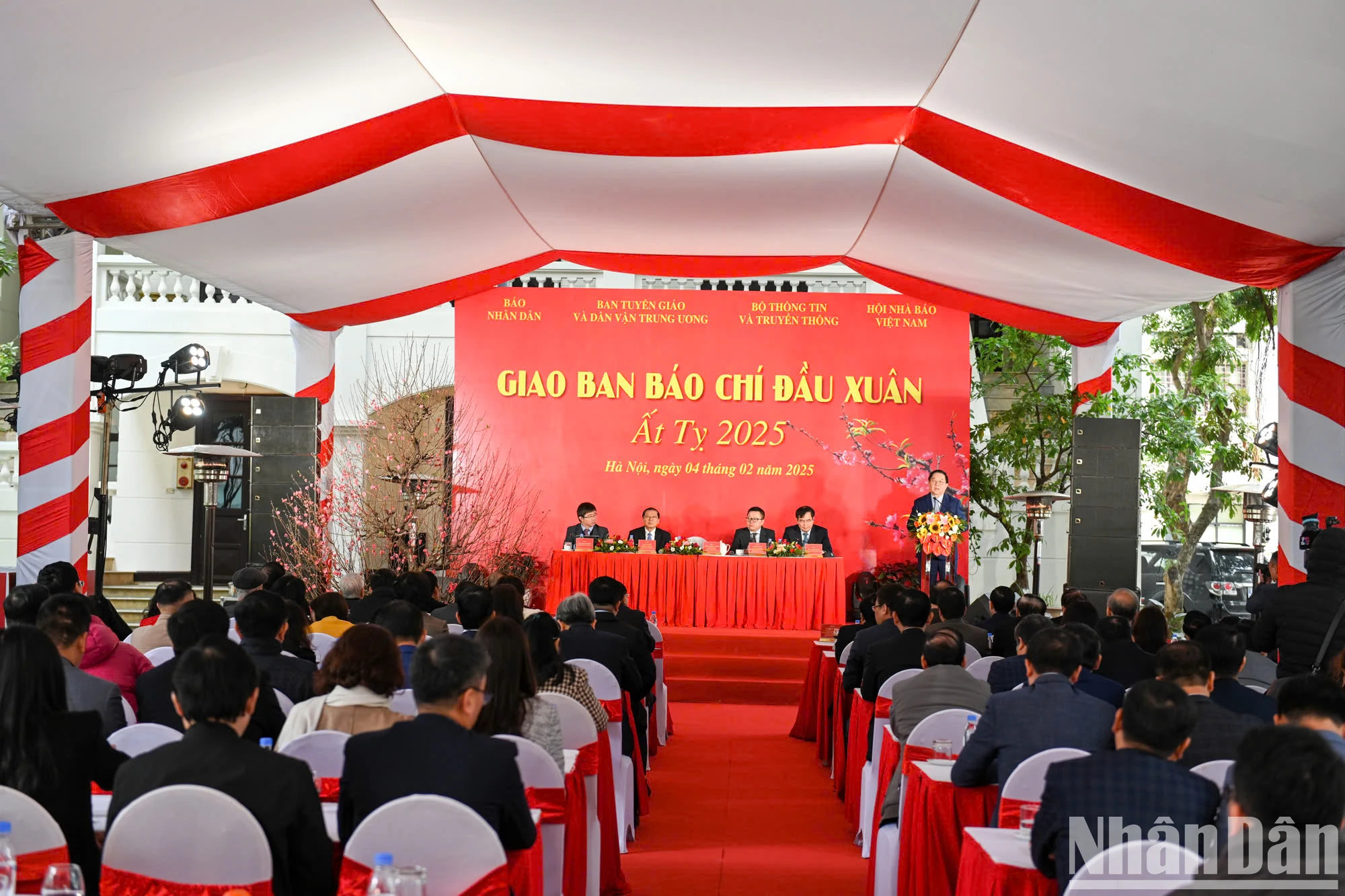 会议场景。 会议场景。