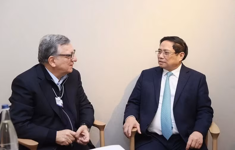 越南政府总理范明正会见全球疫苗和免疫联盟董事会主席若泽·曼努埃尔·杜朗·巴罗佐。（图片来源：越通社）