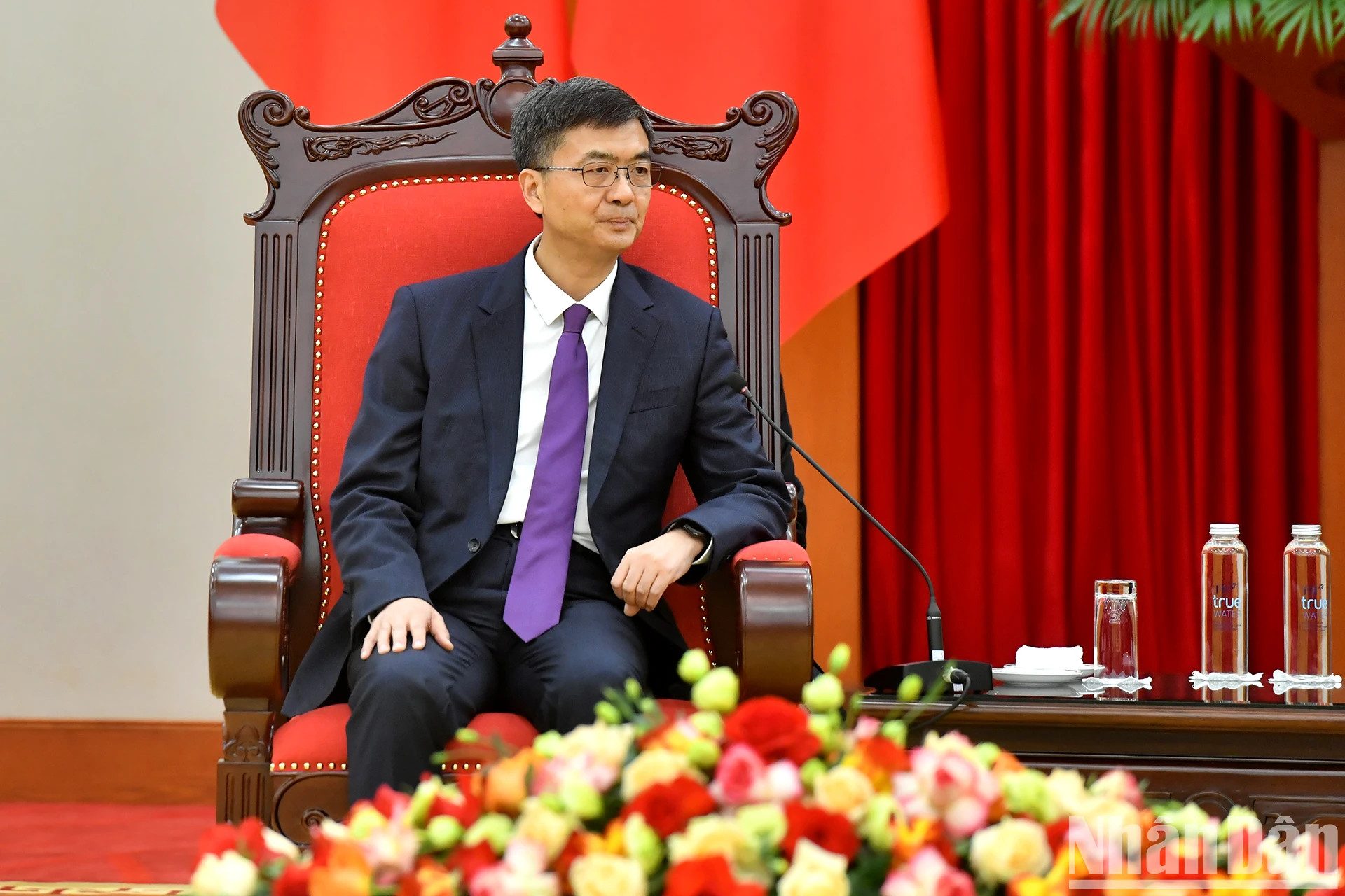 中国广西壮族自治区党委书记陈刚会见时发表讲话。