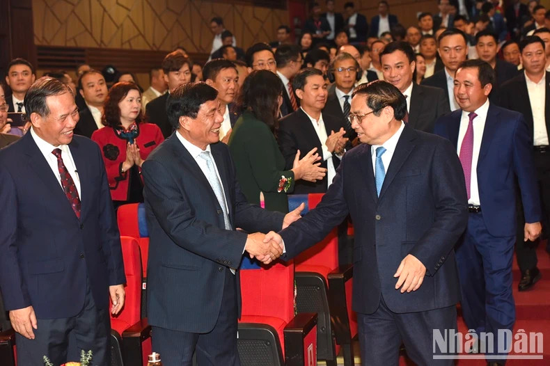 越南政府总理范明正出席海阳省规划公布及投资促进会议。