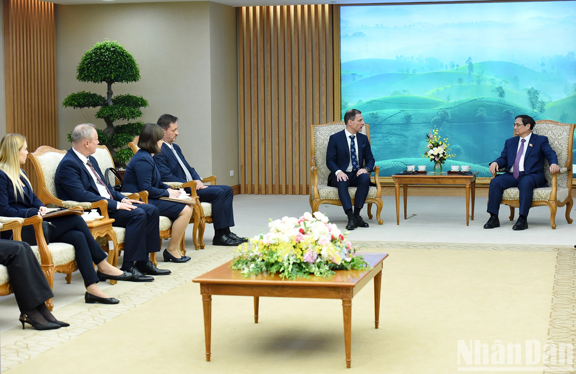 陪同匈牙利司法部长图森·本斯的成员一同参加。(陈海 摄) 陪同匈牙利司法部长图森·本斯的成员一同参加。(陈海 摄)