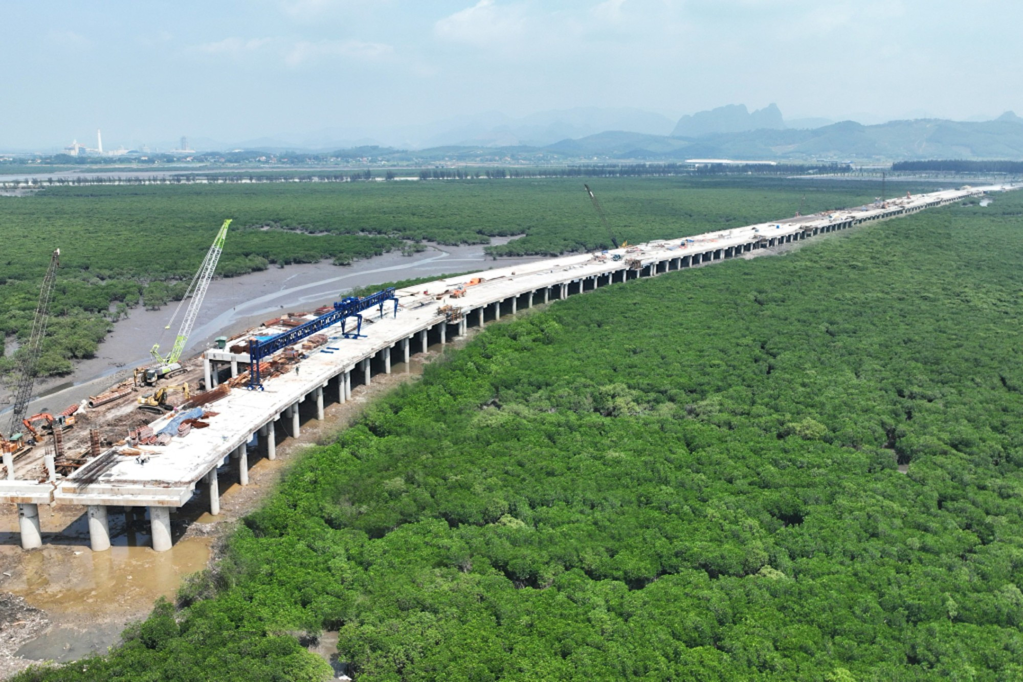 门陆桥三号项目加快施工进度，力争2023年投入运营。