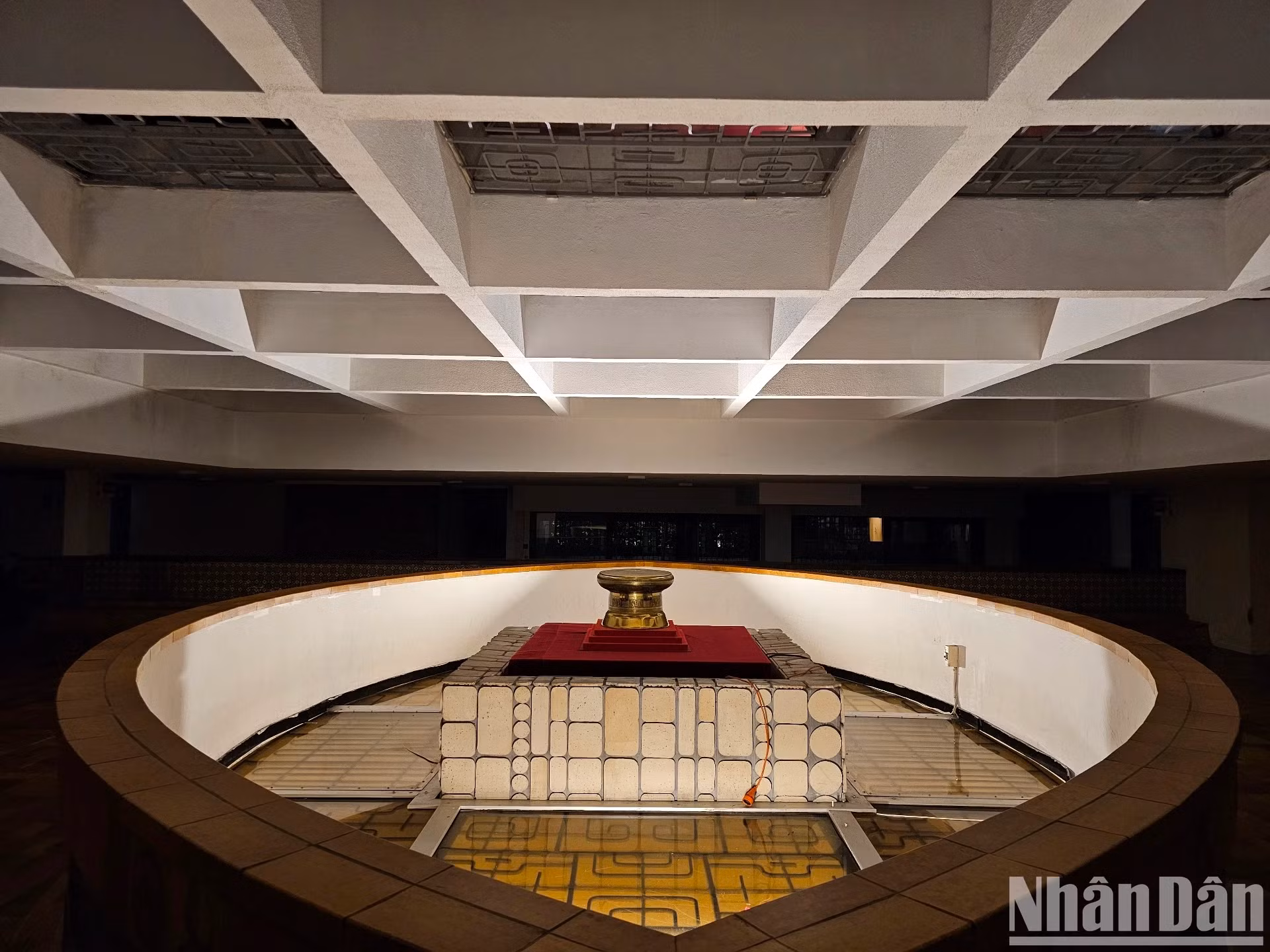 越南驻法国大使馆总部位于法国首都巴黎十六区布瓦洛（Boileau）街62号。