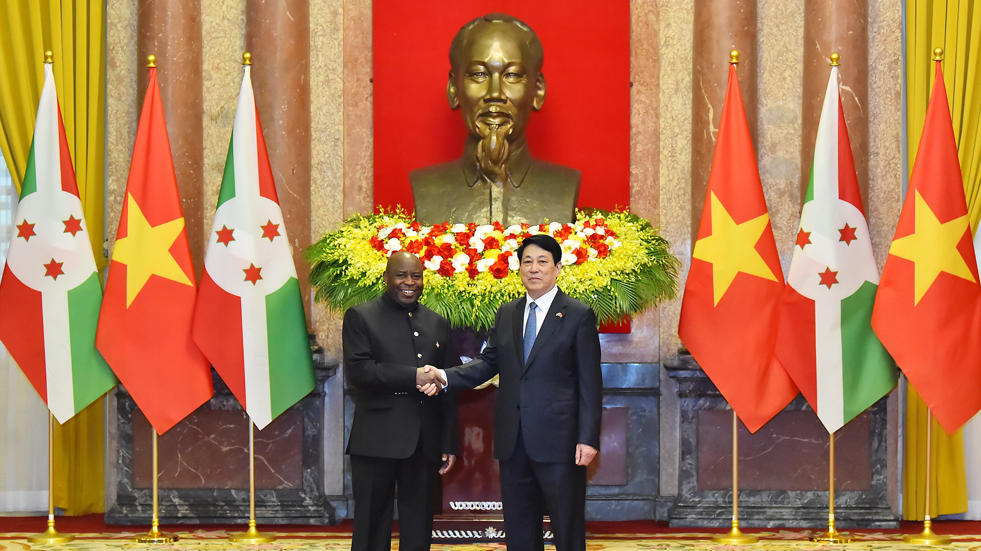 越南国家主席梁强主持仪式 欢迎布隆迪总统恩达伊施米耶访越【组图】