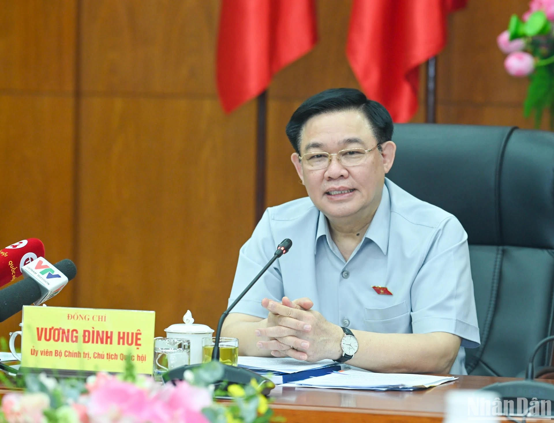 国会主席王廷惠致开幕词。 国会主席王廷惠致开幕词。