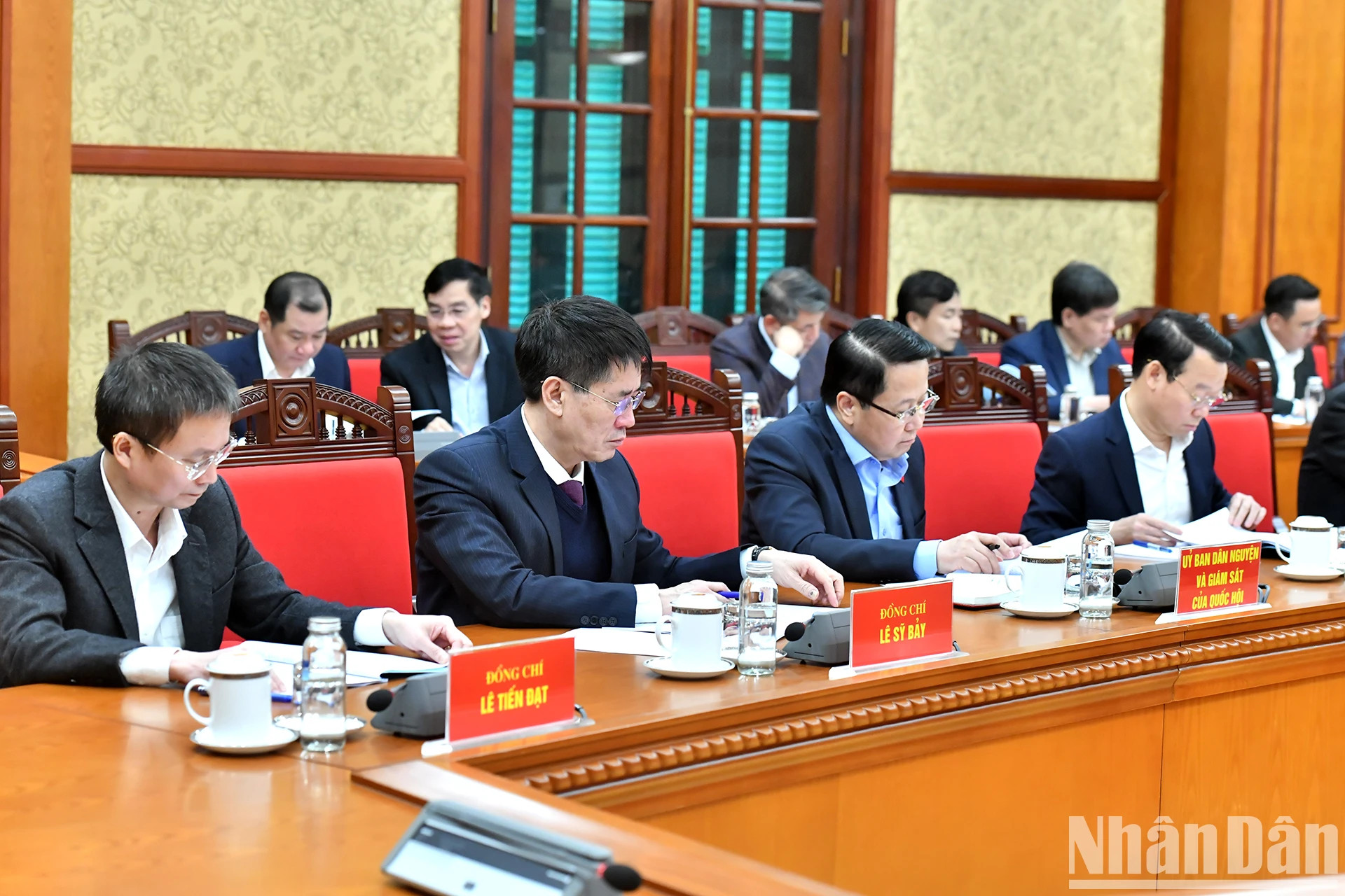 出席会议的各位代表。