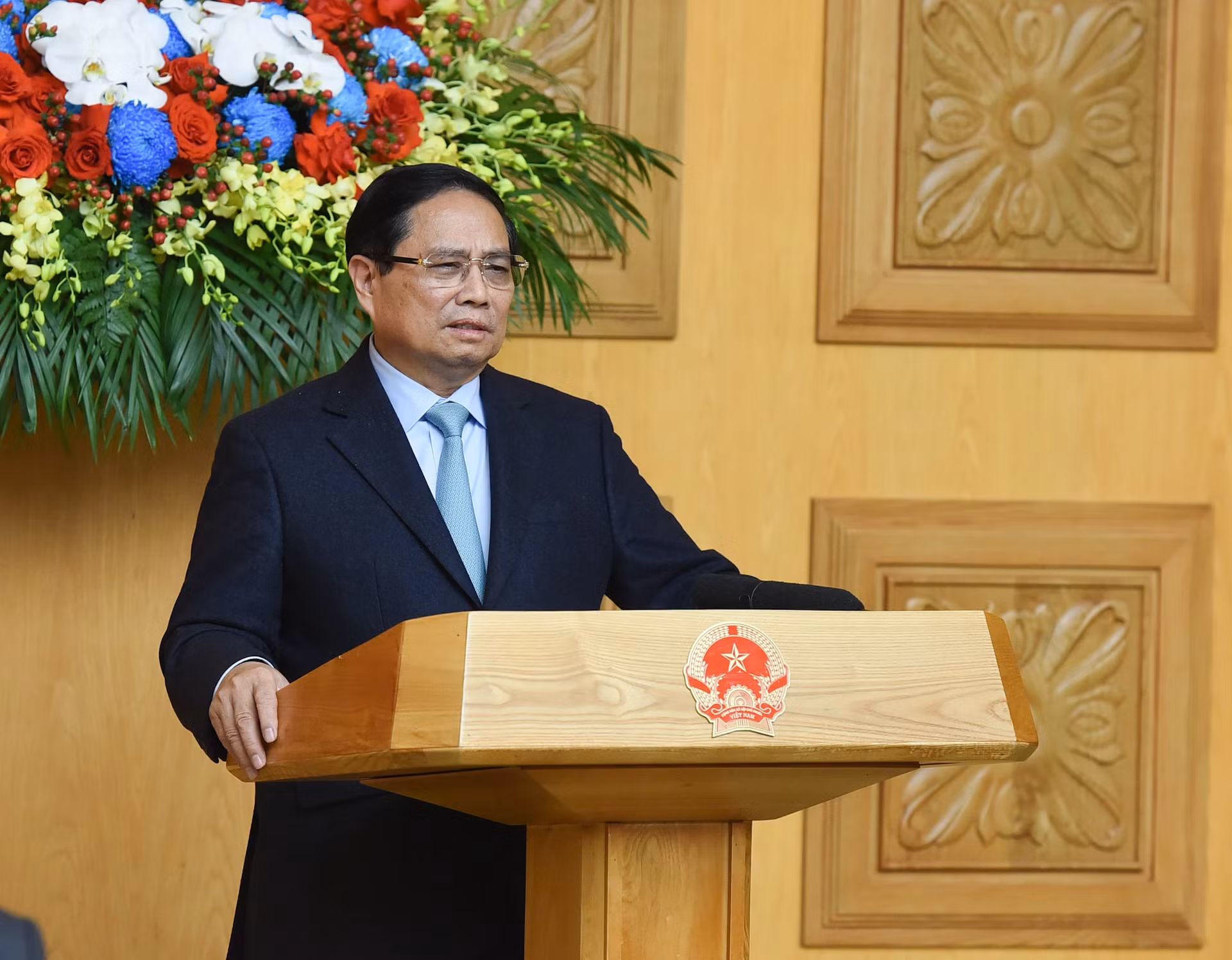 范明正总理在座谈会上发表讲话。