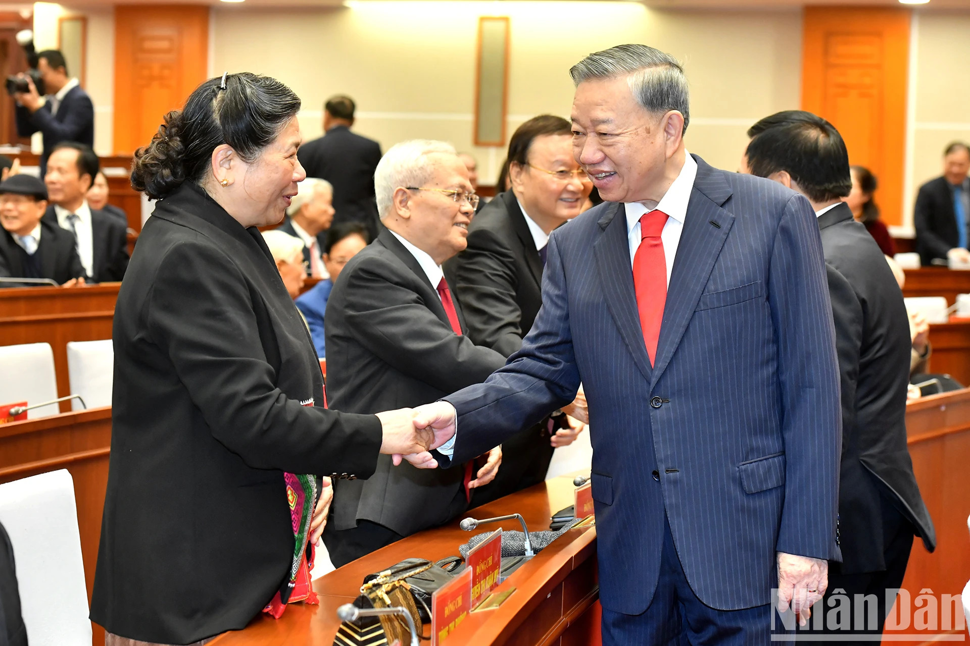 苏林总书记和与会代表。