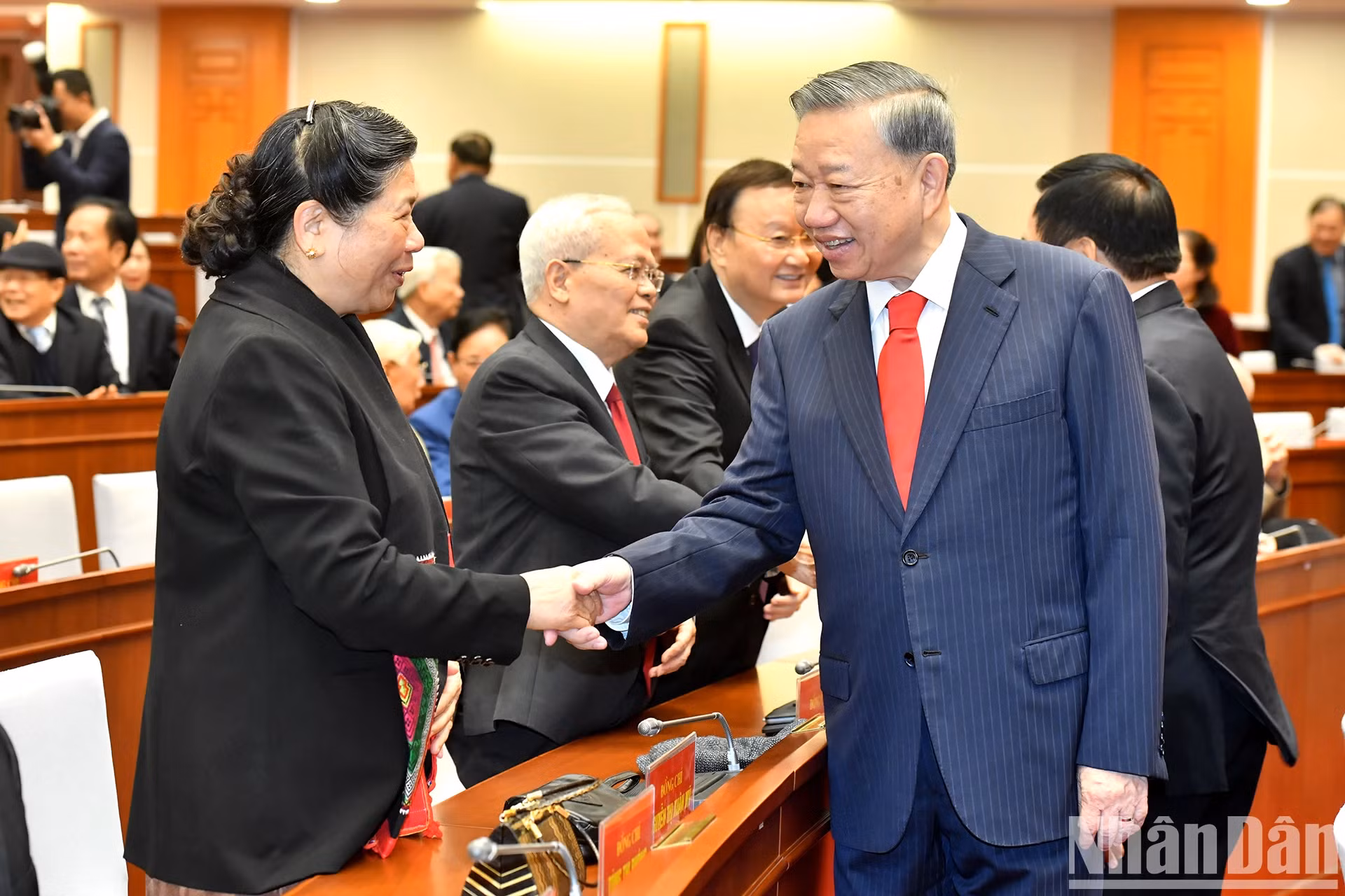 苏林总书记和与会代表。