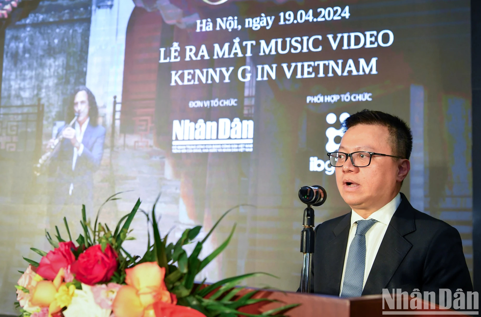 越共中央委员、《人民报》社总编辑、中央宣教部副部长、越南新闻工作者协会主席黎国明在肯尼·基音乐音频《回家》亮相仪式上发表讲话。 越共中央委员、《人民报》社总编辑、中央宣教部副部长、越南新闻工作者协会主席黎国明在肯尼·基音乐音频《回家》亮相仪式上发表讲话。