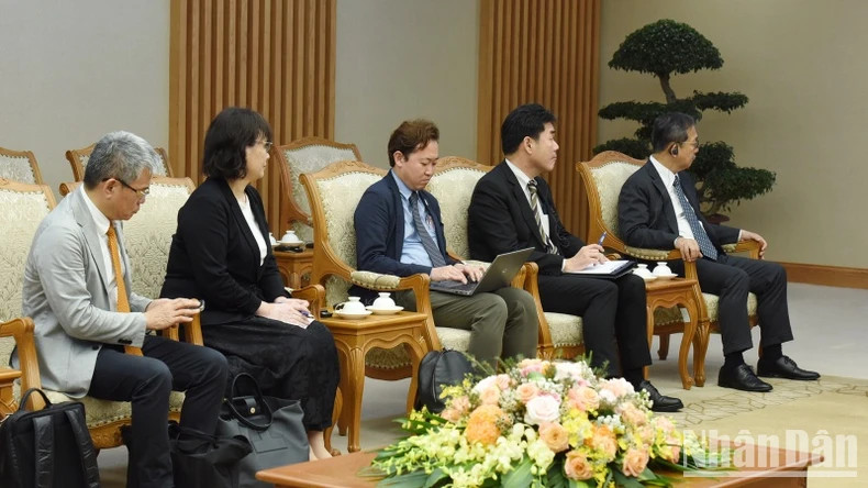 陪同日越友好议员联盟特别顾问武部勤参加活动的日方代表团成员。 陪同日越友好议员联盟特别顾问武部勤参加活动的日方代表团成员。