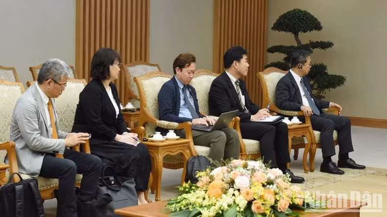 陪同日越友好议员联盟特别顾问武部勤参加活动的日方代表团成员。 陪同日越友好议员联盟特别顾问武部勤参加活动的日方代表团成员。