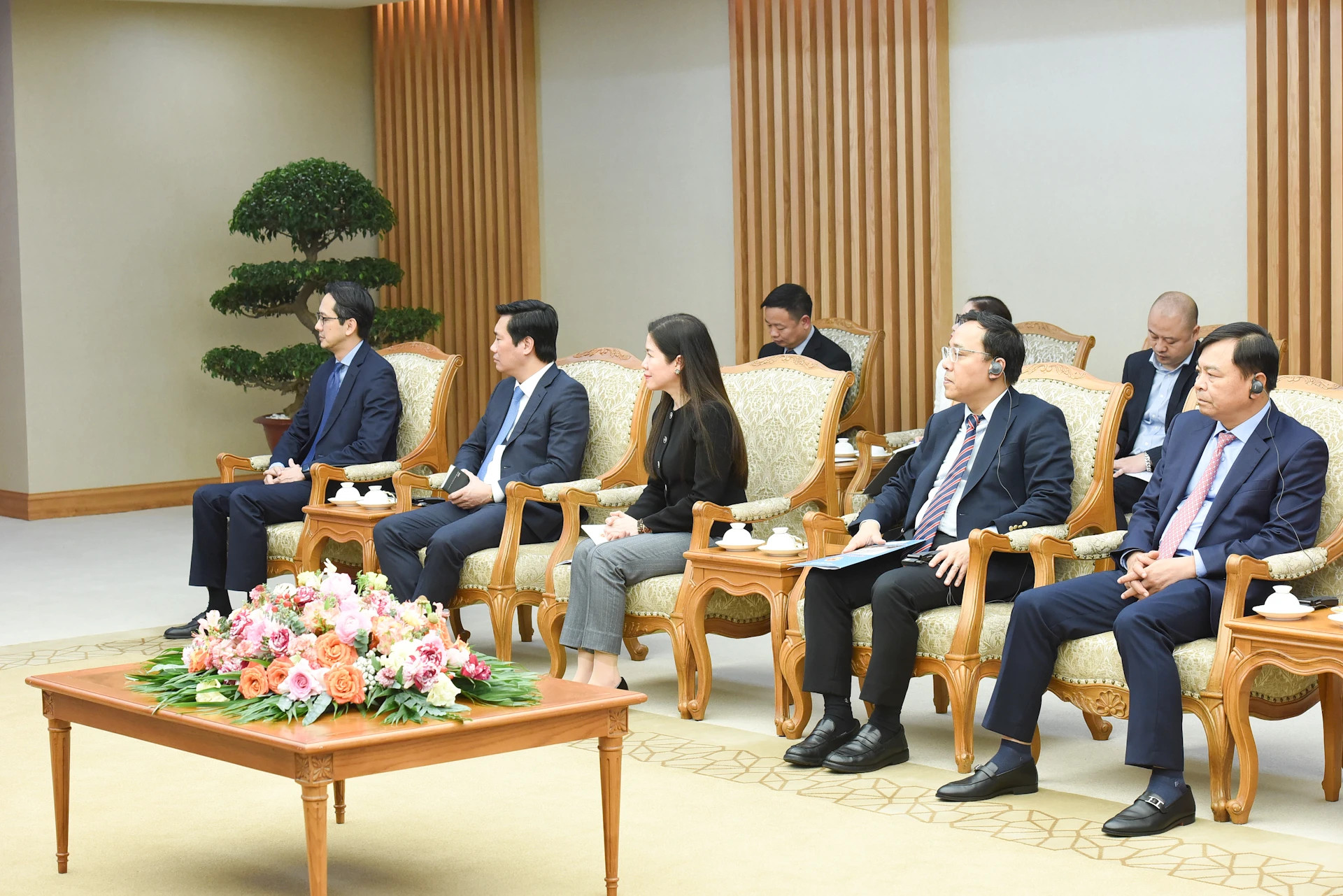 越南政府各部委、行业领导一同出席。