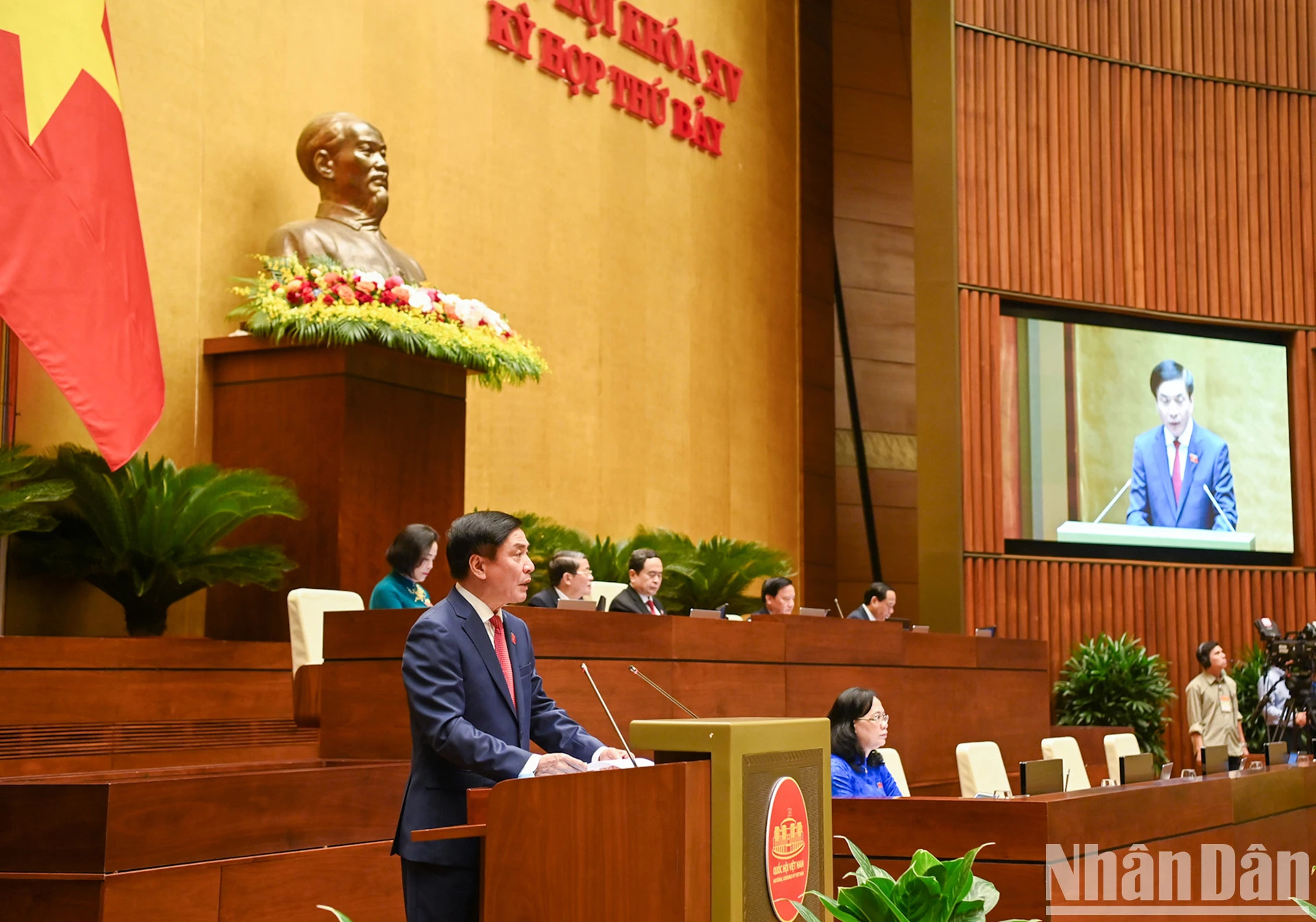 国会秘书长、国会办公厅主任裴文强在闭幕式上发表讲话。 国会秘书长、国会办公厅主任裴文强在闭幕式上发表讲话。