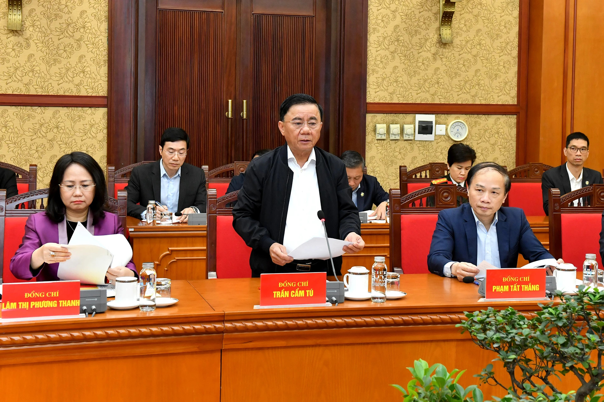 陈锦绣同志在会上发表讲话。